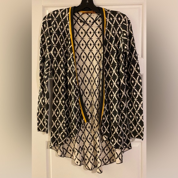 belle by Bellini Size S Cream black
Orange Accented Open Front... - Picture 1 of 5